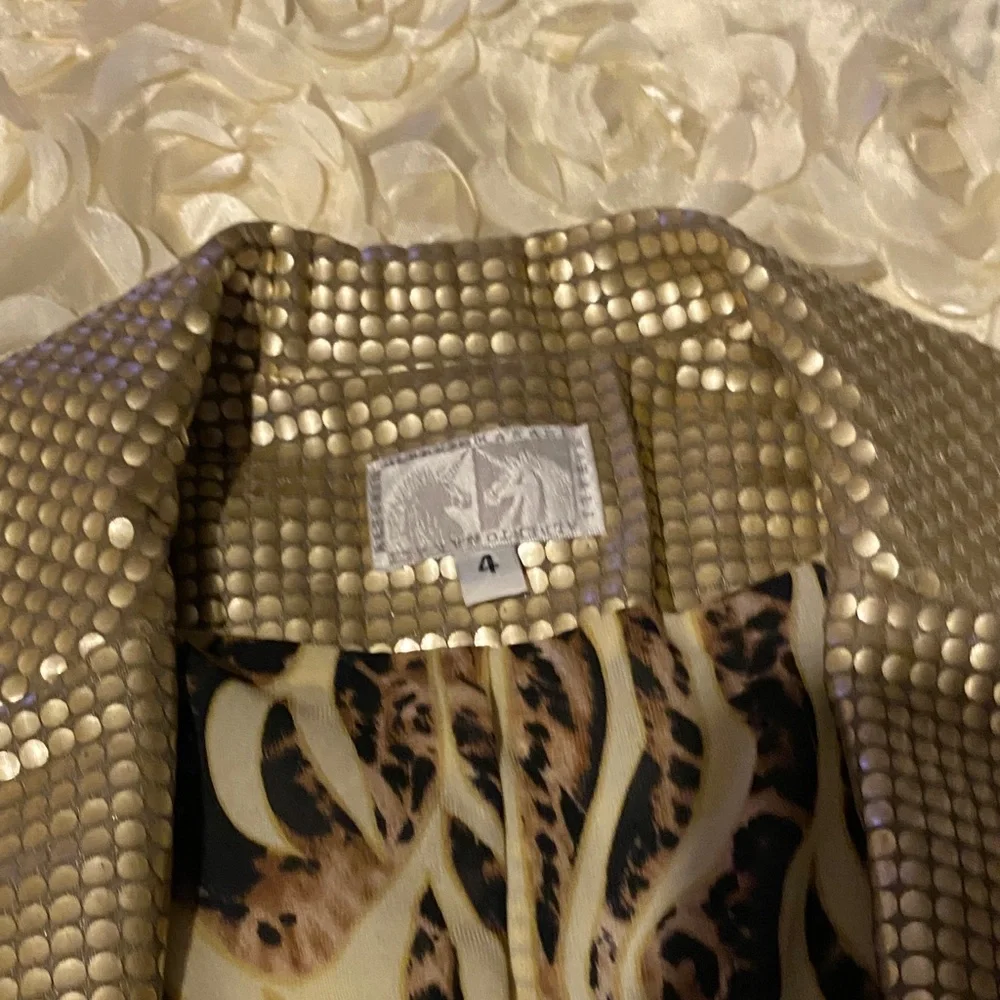 Alberto Makali Gold Blazer & Skirt - Picture 8 of 9